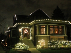residential-holiday-lights-winnetka