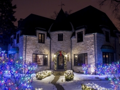 christmas-light-hanger-glen-ellyn